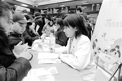 蘭州大學(xué)第一醫(yī)院舉行“新年！新高度！”兒童保健義診活動(dòng)