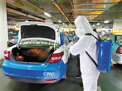 免費(fèi)接送一線抗“疫”人員 蘭州奔馬雷鋒車隊(duì)，你們真棒！