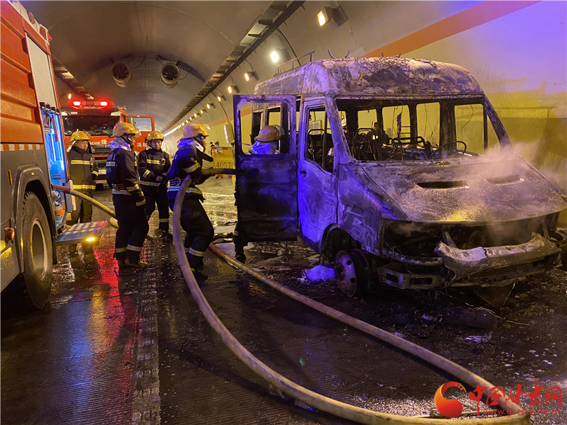 【微視頻】爭分奪秒！蘭州龔家灣消防救援站隧道內(nèi)搶救防疫物資