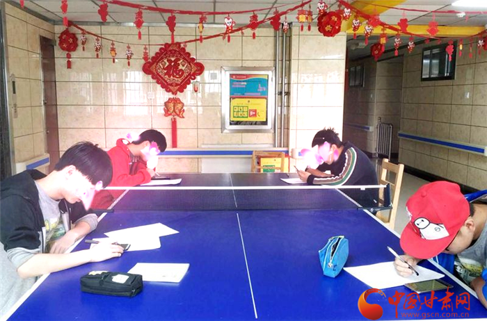 停課不?？?蘭州市兒童福利院組織初三學(xué)生首次線上月考 