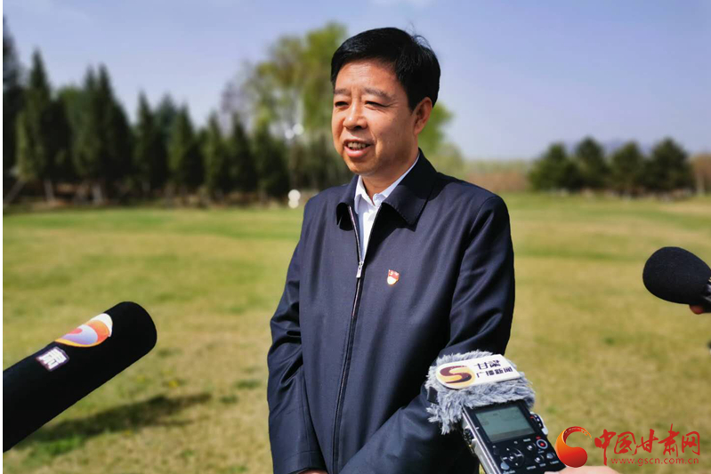 【甘肅省決戰(zhàn)決勝脫貧攻堅·訪談】平涼市長王奮彥：脫貧攻堅舉措由“大水漫灌”向“精準滴灌”轉變（圖）