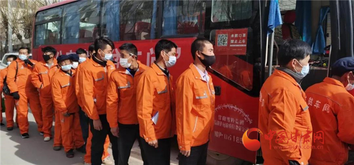 【甘肅省決戰(zhàn)決勝脫貧攻堅】甘肅省交通運(yùn)輸廳龍元山駐村幫扶工作隊出“實招”促就業(yè)穩(wěn)增收