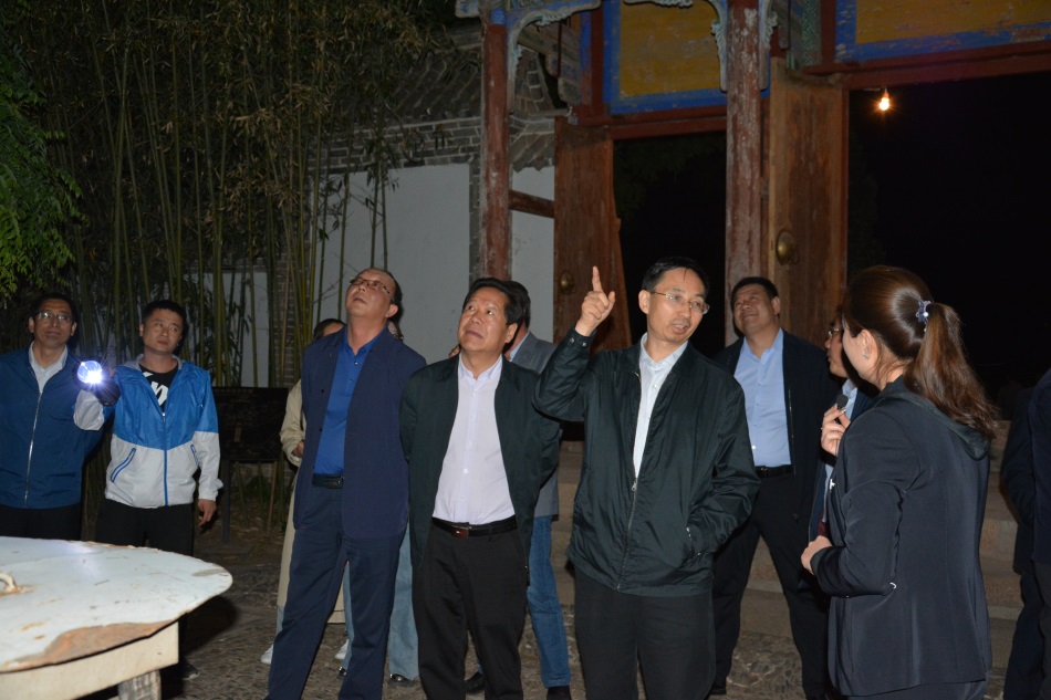 全省文旅產(chǎn)業(yè)項(xiàng)目建設(shè)推介會參會代表觀摩天水南郭寺大景區(qū)項(xiàng)目