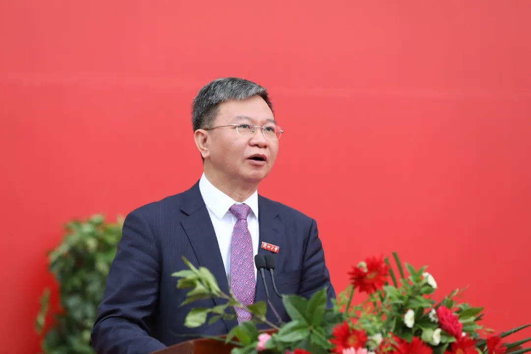 蘭州大學(xué)校長(zhǎng)嚴(yán)純?nèi)A寄語2020屆本科畢業(yè)生：做敢擔(dān)當(dāng)、能擔(dān)當(dāng)、有擔(dān)當(dāng)?shù)娜?>
        </a><em>蘭州大學(xué)校長(zhǎng)嚴(yán)純?nèi)A寄語2020屆本科畢業(yè)生：做敢擔(dān)當(dāng)、能擔(dān)當(dāng)、有擔(dān)當(dāng)?shù)娜?/em></li>
    <li><a  target=