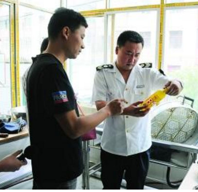 蘭州市場監(jiān)管局綜合行政執(zhí)法隊(duì)開展學(xué)校、托幼機(jī)構(gòu)食品安全專項(xiàng)檢查