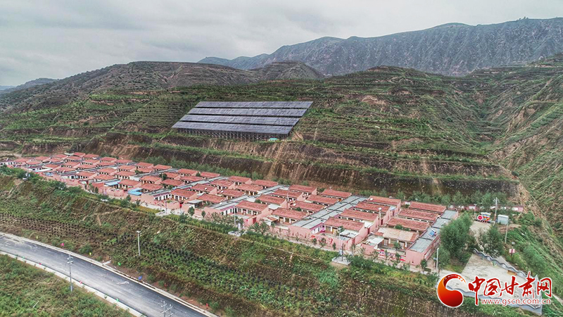 【跟著總書(shū)記看甘肅】布楞溝村：水引來(lái)了，路修通了，新農(nóng)村建起來(lái)了（圖）