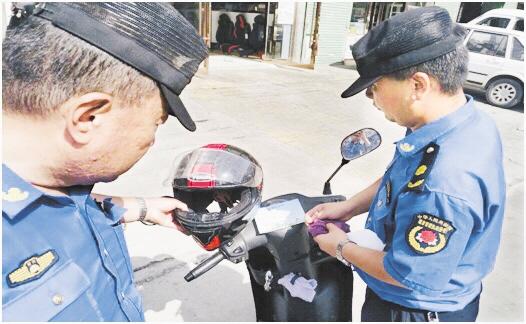 蘭州城關(guān)區(qū)整治非機(jī)動車亂停放 溫馨提示卡將告知你“違規(guī)了”