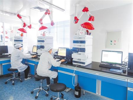 【抓“六穩(wěn)” 促“六?！薄繙p輕企業(yè)負(fù)擔(dān) 幫助渡過(guò)難關(guān)