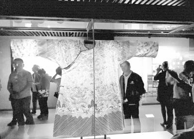 甘肅文化丨嘉慶所賜，被當戲服 永登博物館九龍黃袍的前世今生