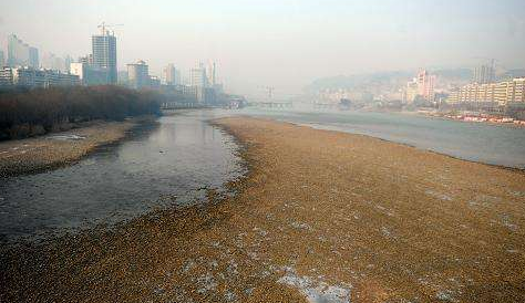 市民：黃河水位大降會(huì)不會(huì)影響供水？ 水務(wù)部門：枯水期流量偏小屬于正?，F(xiàn)象