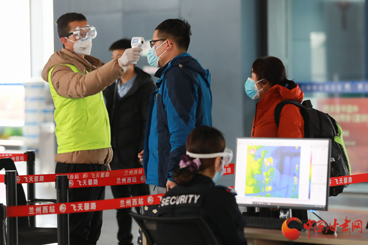 回家路上，請配合疫情防控要求 