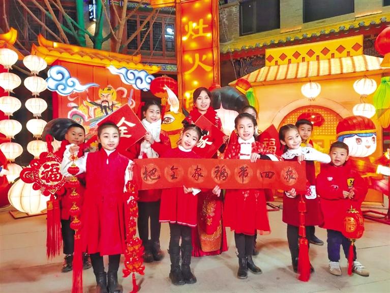 原創(chuàng)音樂電視《全家?！废蛱m州市人民拜年！