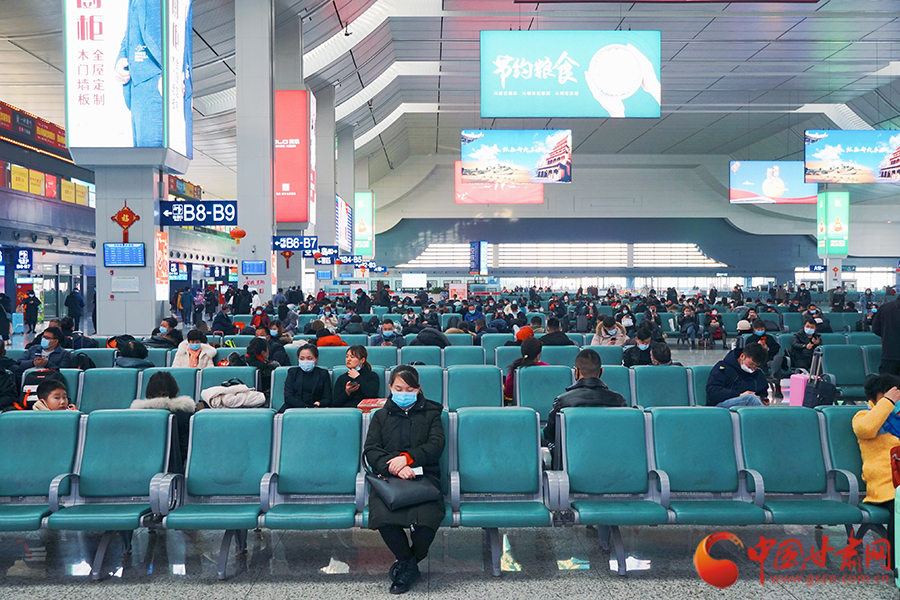 蘭州車站：用心守護“開往春天的列車” 做好旅客節(jié)后返程運輸
