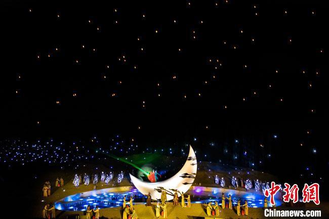 圖為大型沙漠實景演出《敦煌盛典》演出劇照。(資料圖) 敦煌市委宣傳部供圖