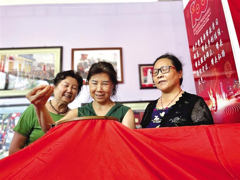 “愛(ài)黨繡”紅色刺繡展覽館亮相蘭州老街