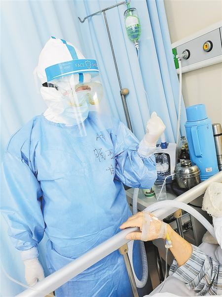 白衣天使 逆風(fēng)綻放——記第48屆南丁格爾獎獲得者、慶陽市人民醫(yī)院重癥監(jiān)護(hù)室護(hù)士長脫亞莉