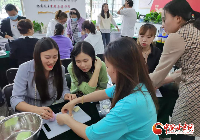 解鎖新技能！蘭州七里河區(qū)秋天的第一份手工月餅來(lái)了