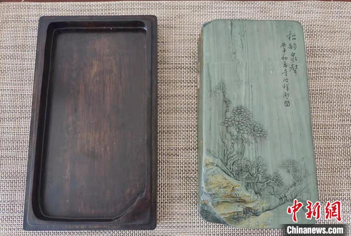 圖為盧保勝為提升洮硯文化內(nèi)涵，制作“一硯一銘、一盒一拓”成品展示?！堟?攝