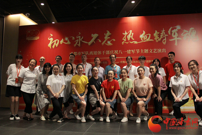 【蘭大新聞學(xué)子重走西北角】不變的軍旅情，不滅的舞臺(tái)夢——記原成都軍區(qū)政治部戰(zhàn)旗文工團(tuán)國家一級演員楊思遠(yuǎn)