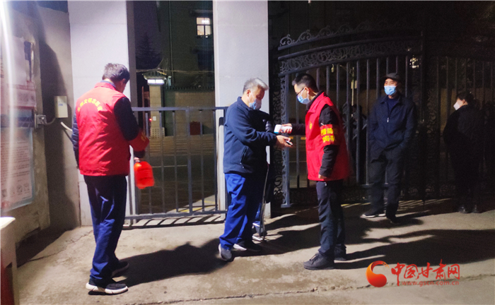 【甘快看·疫情防控現(xiàn)場(chǎng)報(bào)道】疫情之下有溫暖 蘭州市山字石的夜晚很寧靜