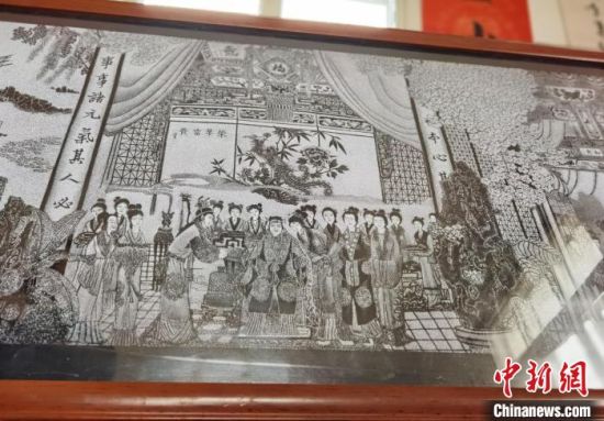 圖為陶世清的影雕作品?！钅?攝