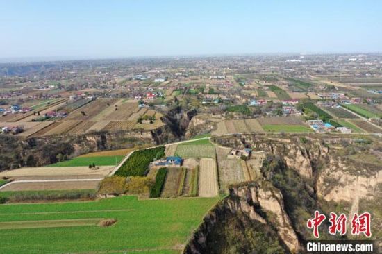 圖為位于甘肅省慶陽市西峰區(qū)境內的南佐遺址地貌。(資料圖) 甘肅省文物局供圖