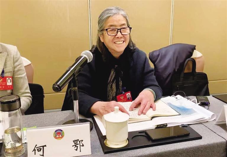 【委員風采】“明星委員”何鄂的三個“幸?！?>
        </a><em>【委員風采】“明星委員”何鄂的三個“幸?！?/em></li>
    <li><a  target=