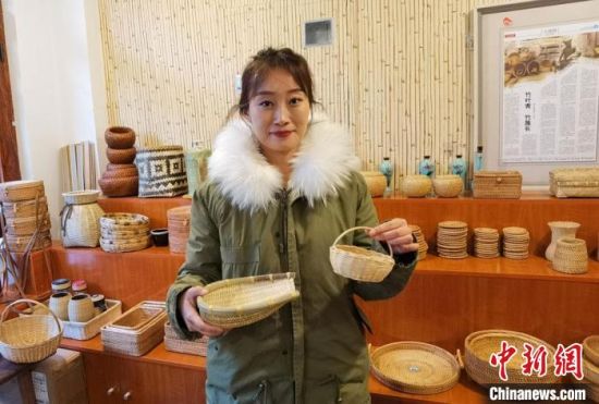 40多種精小玲瓏、純手工制作的新型盛食容器、居家工藝品等，每一件都令人愛不釋手。　馮志軍 攝