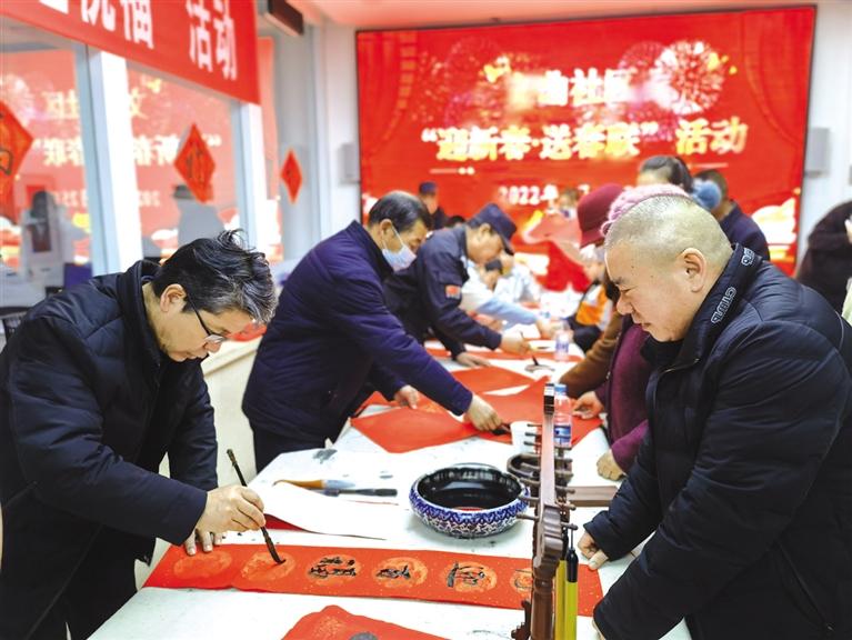 蘭州新區(qū)開展“墨香四溢送春聯(lián)·情暖文曲送祝?！被顒?>
        </a><em>蘭州新區(qū)開展“墨香四溢送春聯(lián)·情暖文曲送祝?！被顒?/em></li>
    <li><a  target=