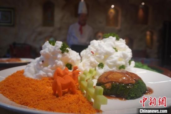 圖為敦煌菜代表菜肴展示。　九美旦增 攝