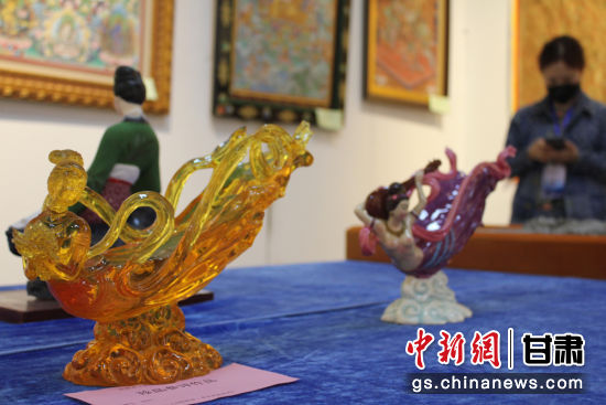 圖為敦煌飛天造型的作品。徐雪 攝