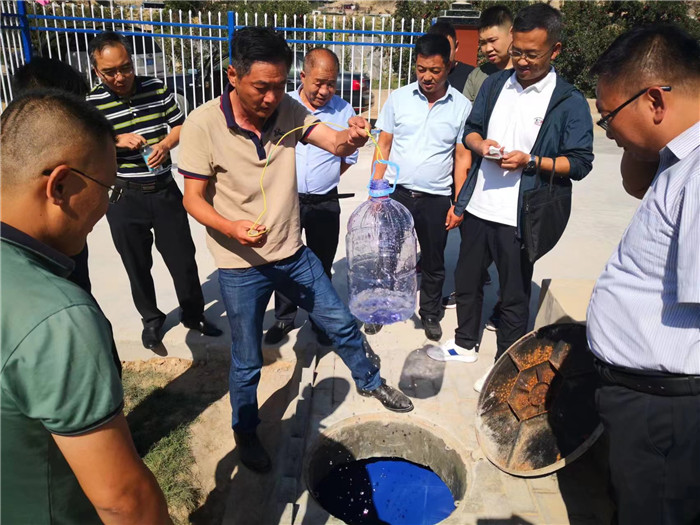 城關(guān)區(qū)作風(fēng)建設(shè)督察組赴青白石污水處理站，檢查污水采樣情況。.jpg