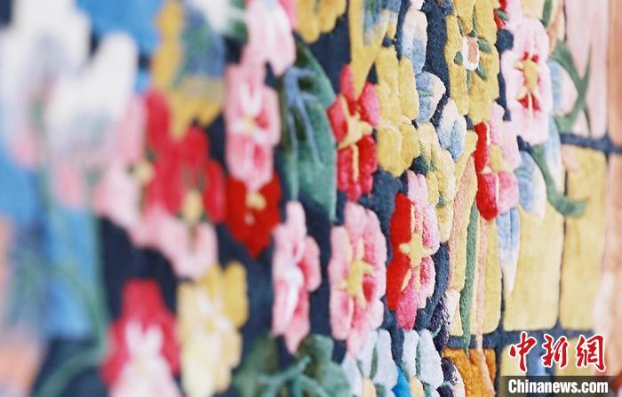 圖為手工地毯成品。　豆苗 攝