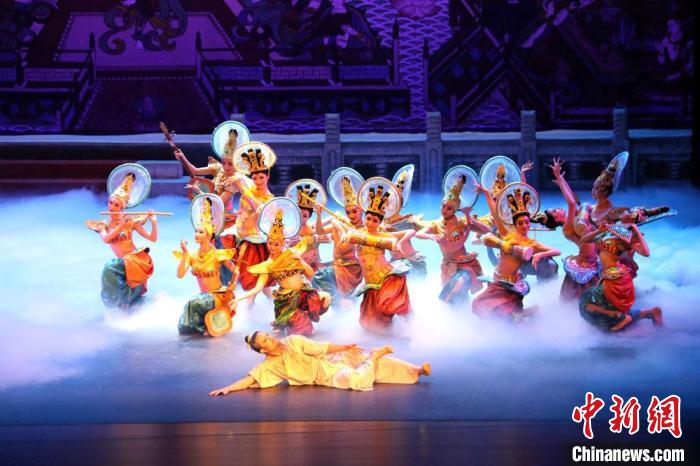 《絲路花雨》在敦煌大劇院演出。(資料圖) 敦煌市委宣傳部供圖