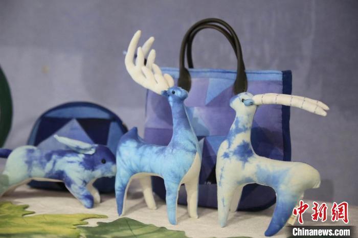 圖為許靜的非遺文創(chuàng)作品。(資料圖) 甘肅省非遺保護中心供圖