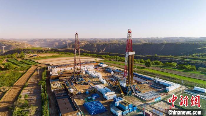 圖為中石油長慶油田慶陽華H60雙機組鉆井現(xiàn)場。(資料圖) 慶陽市委宣傳部供圖