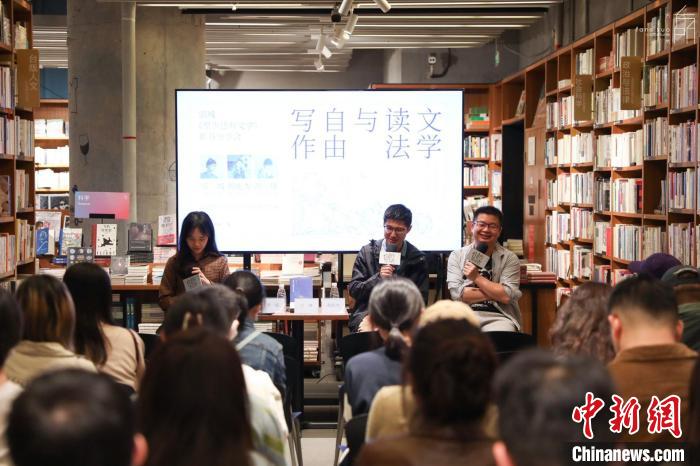 《至少還有文學》推出：在今天，我們?yōu)槭裁催€需要文學？