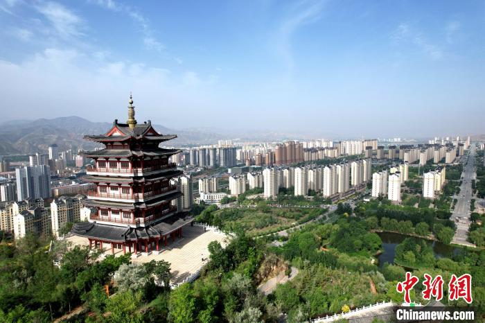 圖為航拍樂(lè)都區(qū)朝陽(yáng)山片區(qū)?！⊙Φ?攝