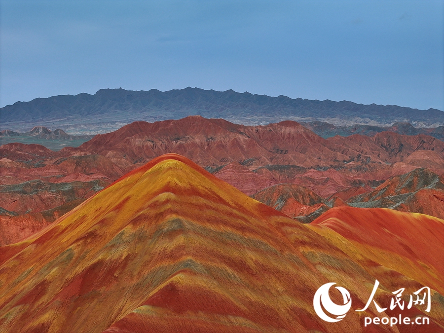 雨后的七彩丹霞，顏色格外艷麗。人民網(wǎng)記者 李根攝