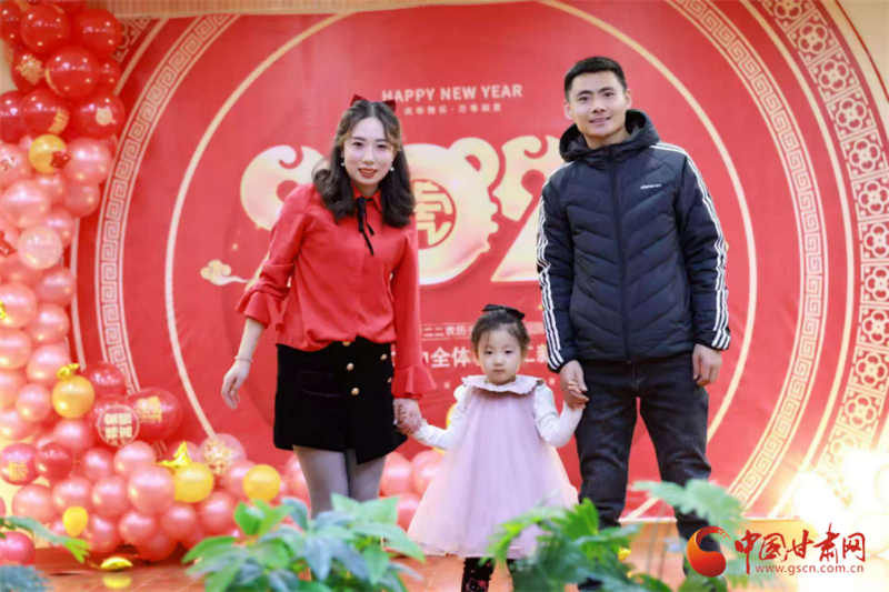 石榴花兒向西開 支教接力筑邊疆