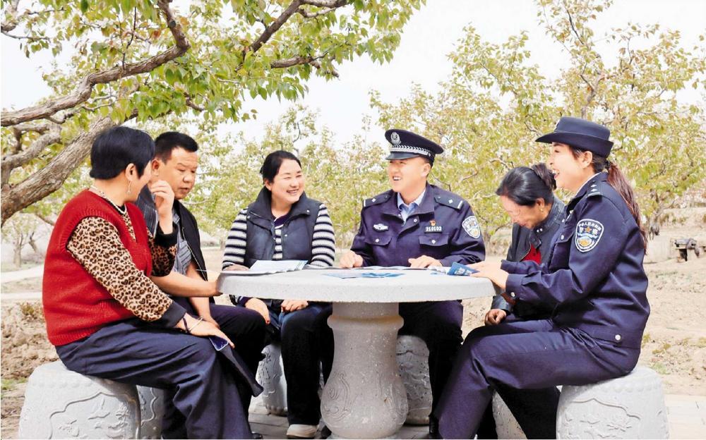隴西公安走進化心梨基地 將安全防范知識送入群眾心間